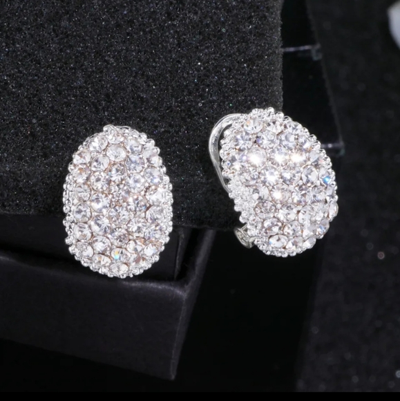 Sparkly glitzy elegant oval crystal stud huggie earrings - Picture 5 of 6
